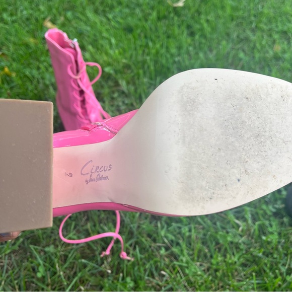 Boots - Picture 8 of 10